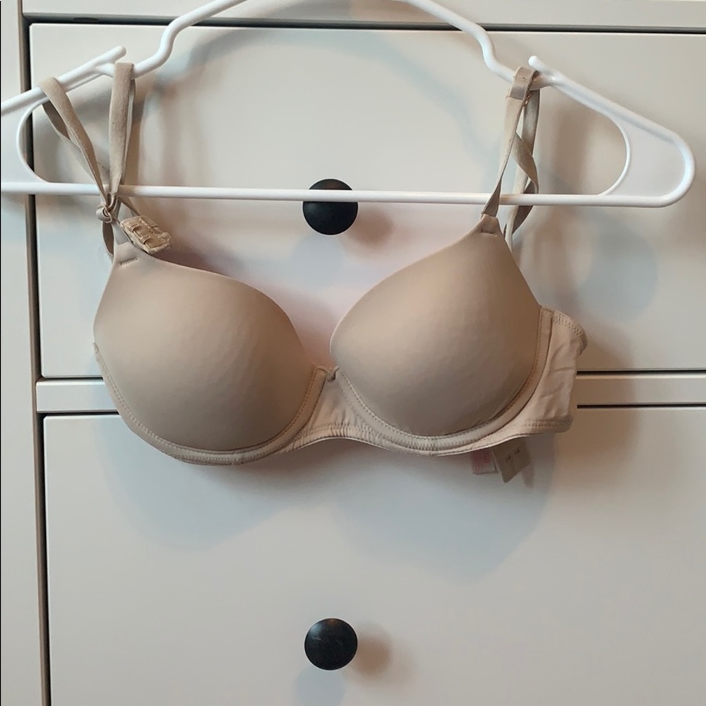 NEVER WORN VS PINK LIGHTLY LINED BRA